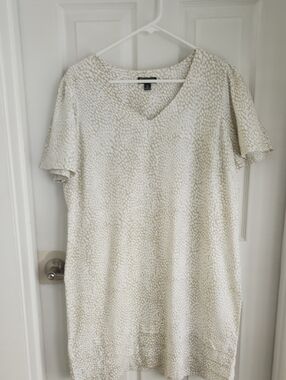 Nicole Miller Cream Pebble-Print V-Neck Linen Tunic